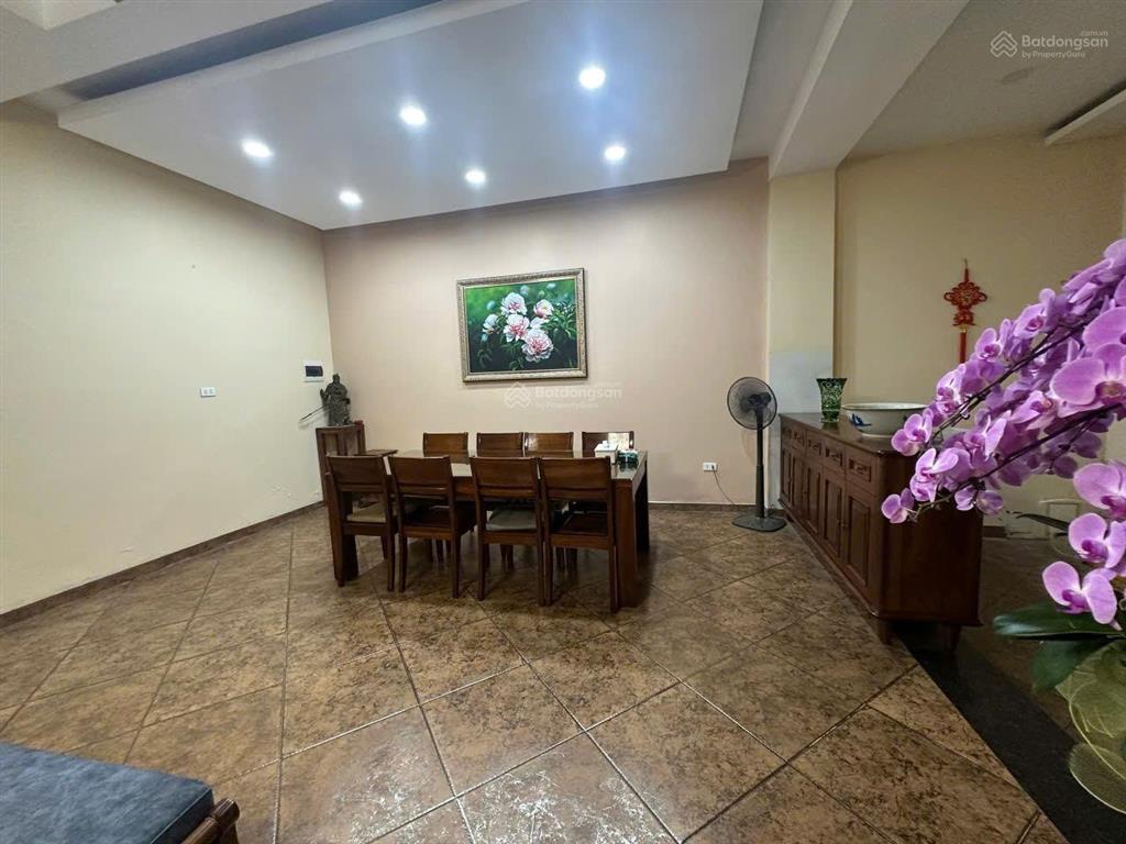 Nhỉnh 30 tỷ. chính chủ bán nhà kđt mỹ đình, nam từ liêm. dt 140m2 x 4t, mt 11m.