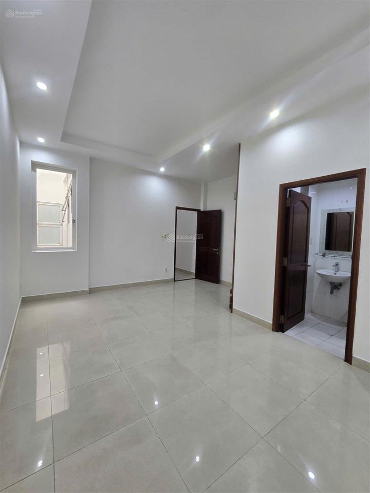 Cho thuê nhà cộng hoà 100m² 3 tầng  35 triệu/tháng