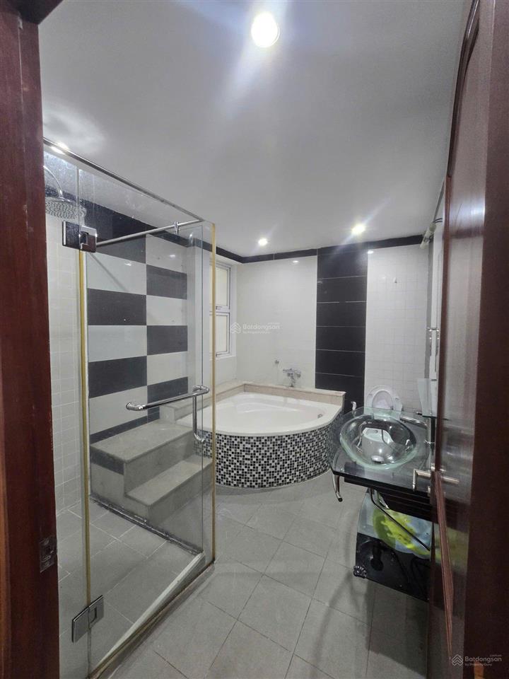 Cho thuê nhà cộng hoà 100m² 3 tầng  35 triệu/tháng