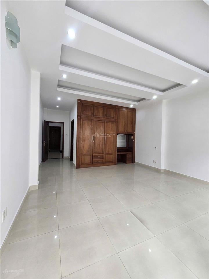 Cho thuê nhà cộng hoà 100m² 3 tầng  35 triệu/tháng