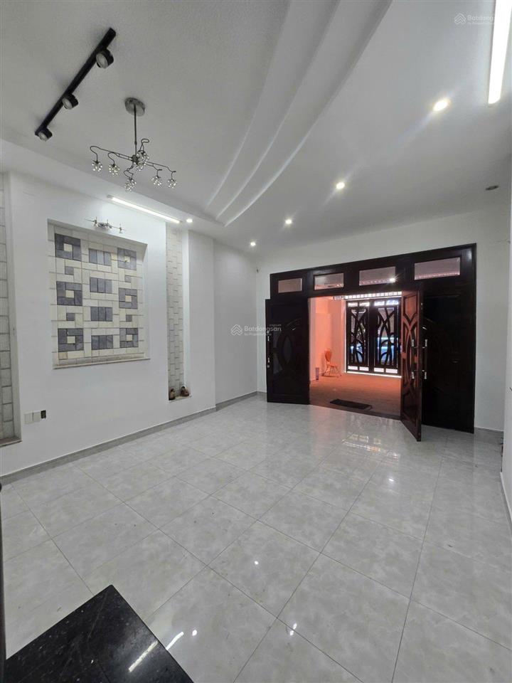 Cho thuê nhà cộng hoà 100m² 3 tầng  35 triệu/tháng