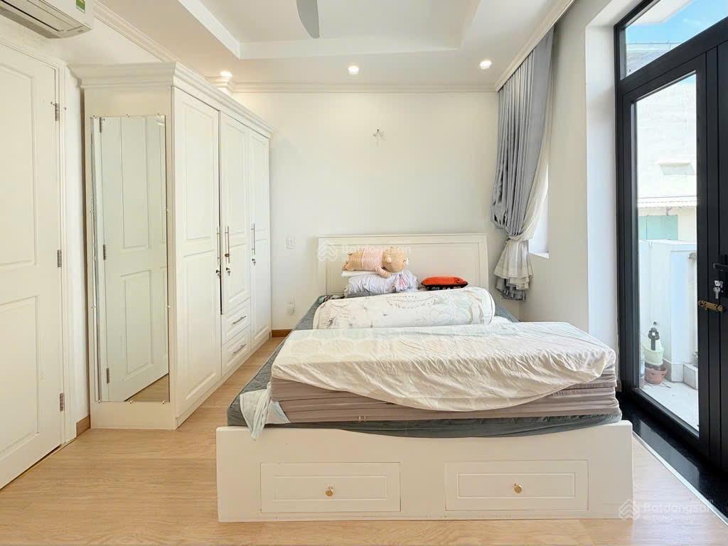 Chủ nhà bán gấp  đường bùi đình túy  60m2  4 tầng  4 phòng ngủ  4 wc  7.x tỉ