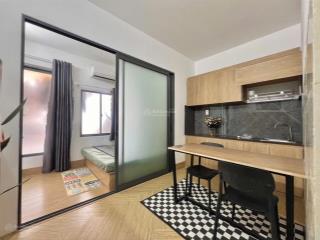 Cho thuê căn hộ dịch vụ 1 phòng ngủ full nội thất ban công rộng ngay sân bay tân sơn nhất