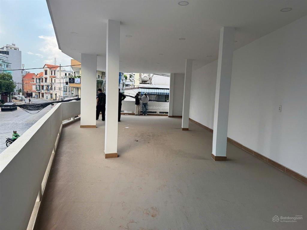 Cho thuê nhà cộng hoà 100m² 4 tầng  35 triệu/tháng
