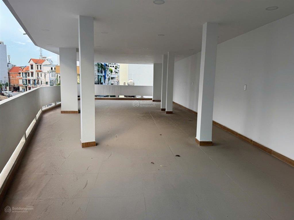 Cho thuê nhà cộng hoà 100m² 4 tầng  35 triệu/tháng