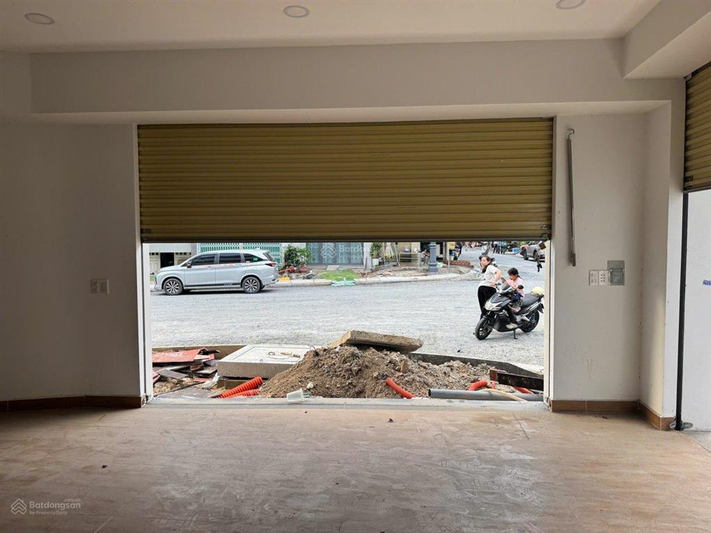 Cho thuê nhà cộng hoà 100m² 4 tầng  35 triệu/tháng