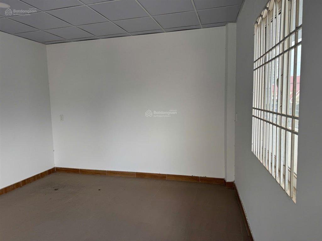 Cho thuê nhà cộng hoà 100m² 4 tầng  35 triệu/tháng