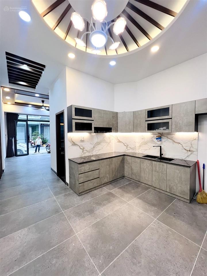 Siêu phẩm mtkd 4 tầng mới ở ngay tân phú  ngay trần thủ độ giáp khu họ lê và nguyễn sơn, văn cao