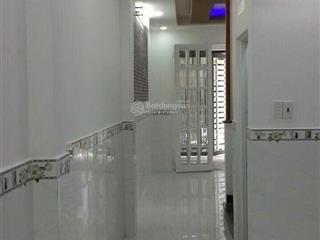 Nhà hẻm oto, cách mặt tiền đường 15m. khu dân trí cao. nhà mới khách chỉ mang vali vào ở.