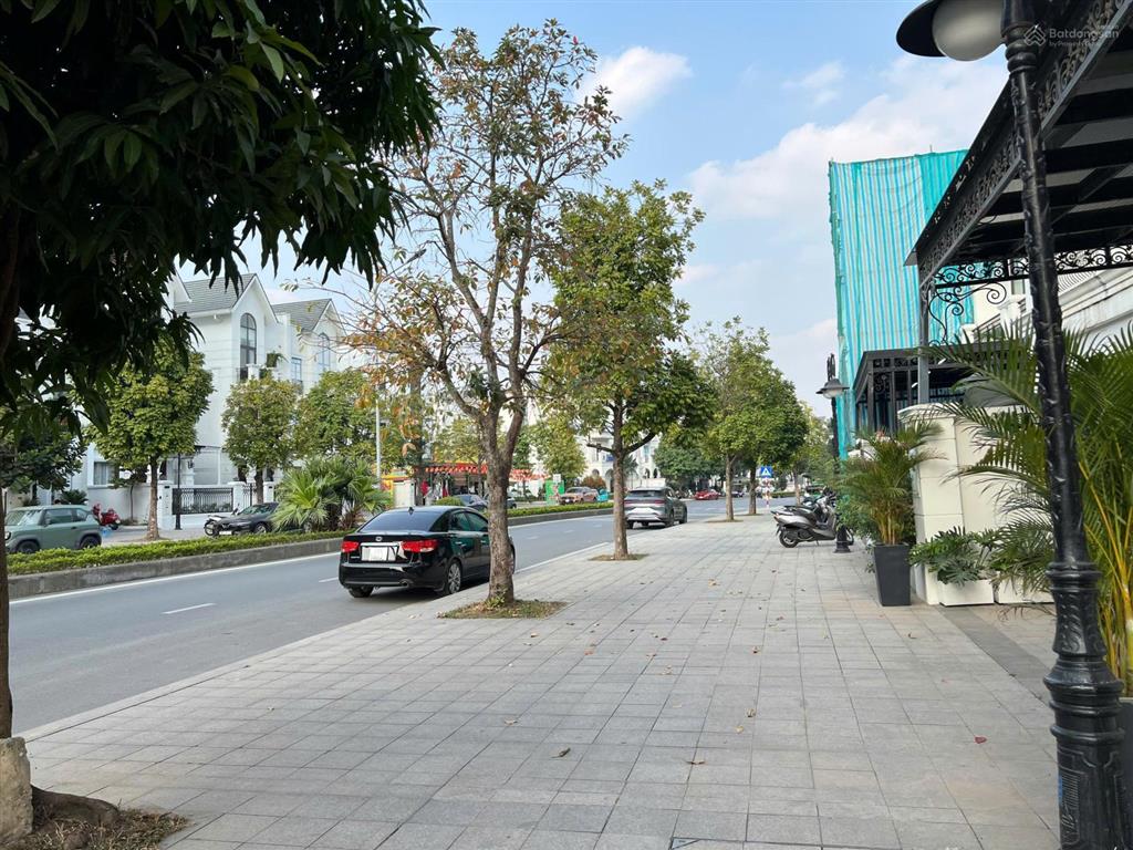 Cho thuê bt vinhomes ocean park 93m2, hoàn thiện 3 tầng 1 tum, vị trí đẹp, cách hồ 100m, giá 20tr