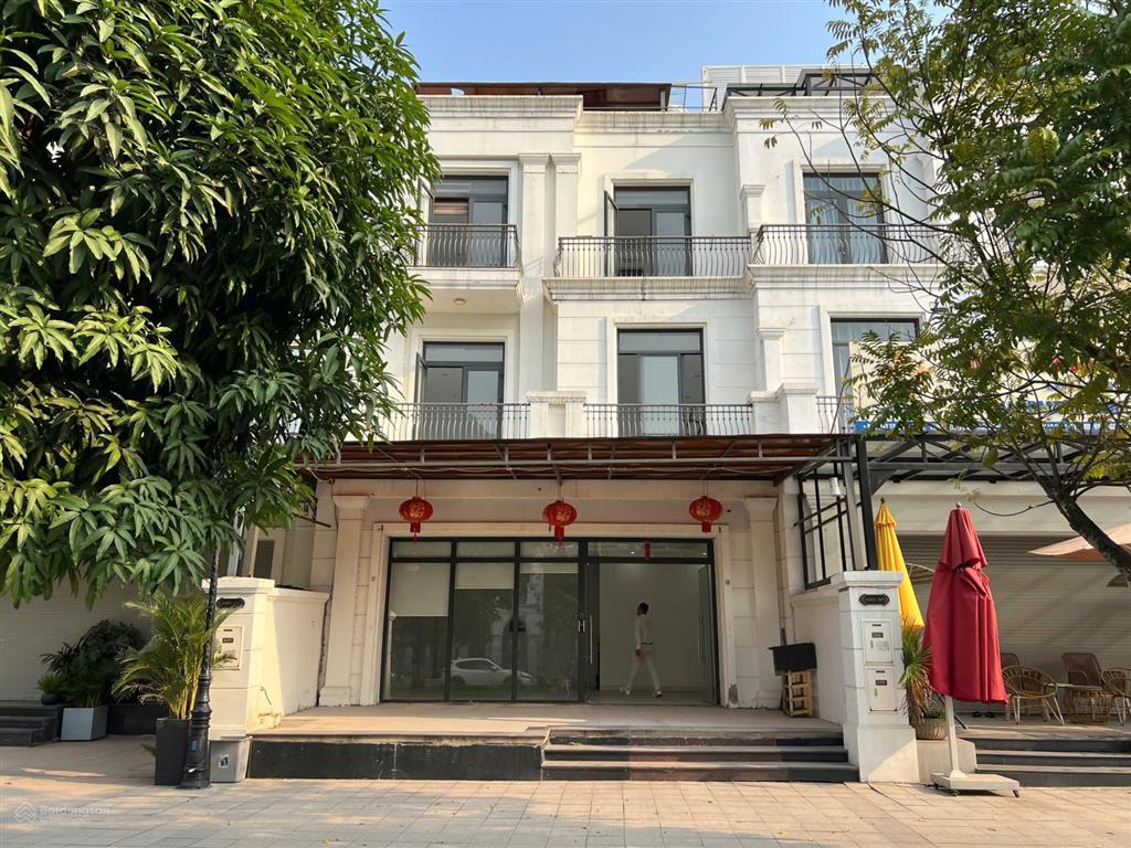 Cho thuê bt vinhomes ocean park 93m2, hoàn thiện 3 tầng 1 tum, vị trí đẹp, cách hồ 100m, giá 20tr