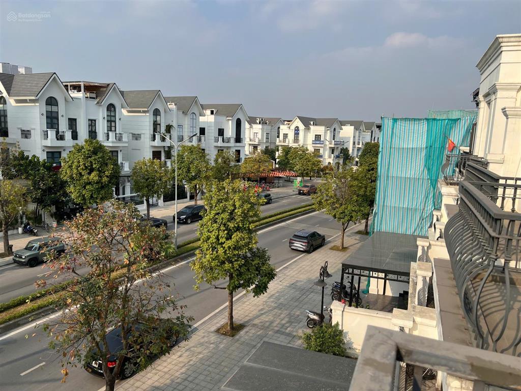 Cho thuê bt vinhomes ocean park 93m2, hoàn thiện 3 tầng 1 tum, vị trí đẹp, cách hồ 100m, giá 20tr