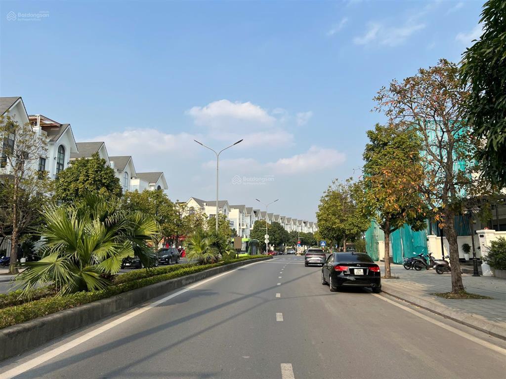 Cho thuê bt vinhomes ocean park 93m2, hoàn thiện 3 tầng 1 tum, vị trí đẹp, cách hồ 100m, giá 20tr