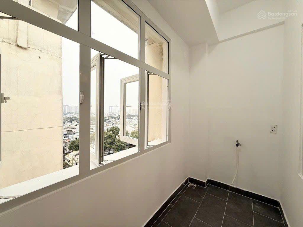 Bán căn hộ 2pn có sổ hồng đầy đủ nội thất chung cư cao ốc b ngô gia tự phường 2 quận 10