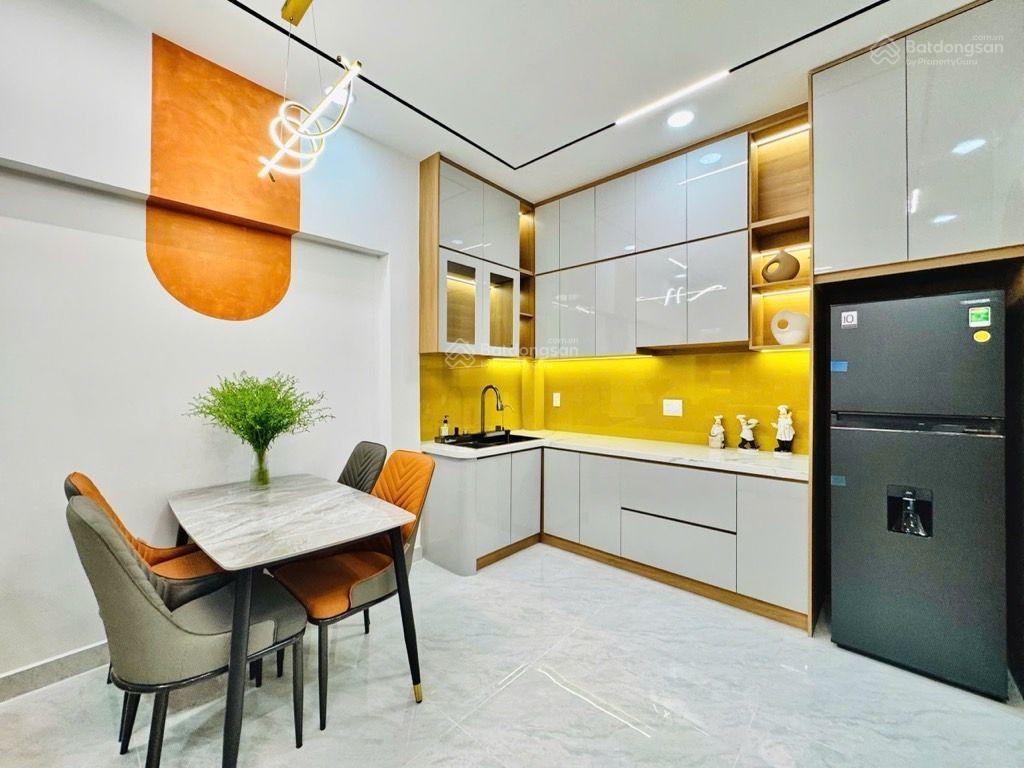 Sát hxh đường quốc lộ 13 thông xô viết nghệ tĩnh nhà đẹp 3 tầng 35m2, sd 100m2 nội thất vip 5.x tỉ