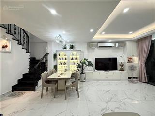 Nhà đẹp ở ngay sát mặt tiền đường xe hơi thông huỳnh văn bánh 60m2 , 3 tầng btct mới chỉ 9,7 tỉ tl