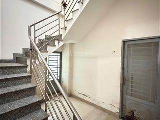 Gấp bán nhà cũ đường lê văn sỹ, nguyễn trọng tuyển 82m2, 2 tầng, 6 phòng ngủ, 9,4 tỷ còn bớt