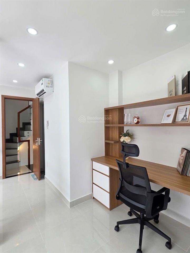 Sát hxt phan văn trị ,lê quang định nhà đẹp ở ngay 35m2 * 5t full nội thất ko quy hoạch chỉ 5.x tỉ
