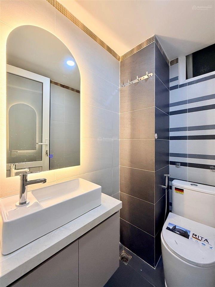 Nhà đẹp vừa ở vừa cho thuê sát vách q142m24t sân thượng 5 ngủ 2 mặt hẻm chỉ 6,3 tỉ còn bớt