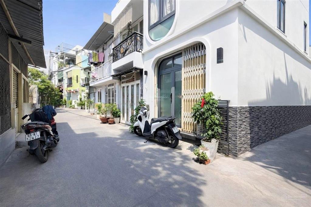 Nhà đẹp giáp q1, 2 mặt hẻm xe tải đường lê văn duyệt 50m², 3 tầng, vừa ở vừa kd đa ngành