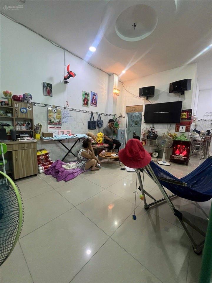 Ngay chân cầu thủ thiêm, chính chủ 20 năm, ngộp bank gấp bán nhà 2 tầng 50m² đất chỉ 6 tỉ tl