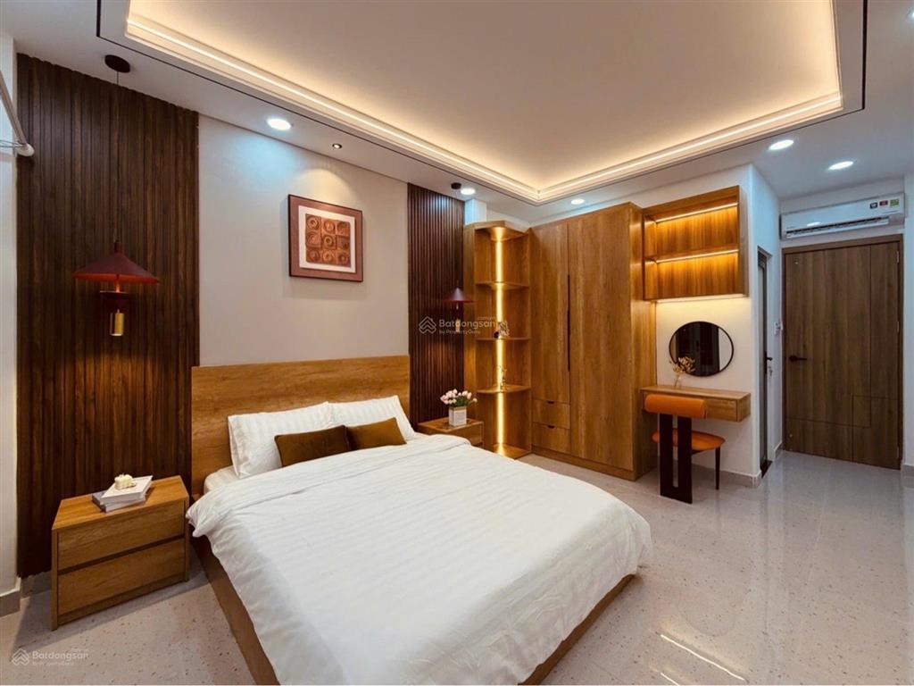 Nhà mặt tiền giá trong hẻm ngay huỳnh văn bánh 45m2 2 tầng đẹp full nội thất hơn 8 tỉ tl