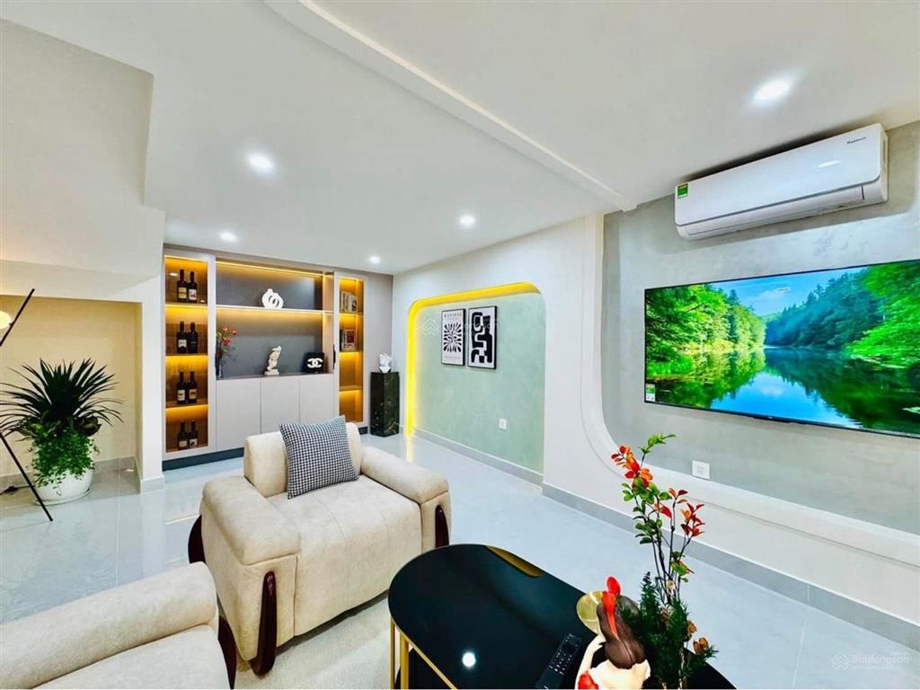 Sát bên nguyễn gia trí nhà đẹp xây mới 40m2 4 tầng sân thượng, 3 ngủ master, hẻm dân trí 7.x tỉ