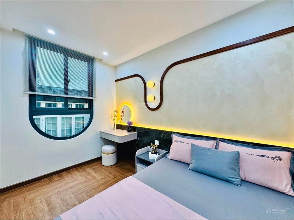 Sát bên nguyễn gia trí nhà đẹp xây mới 40m2 4 tầng sân thượng, 3 ngủ master, hẻm dân trí 7.x tỉ