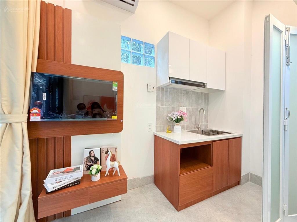 Lê văn duyệt  3 tầng  2pn, 3wc  2 tỷ nhỉnh
