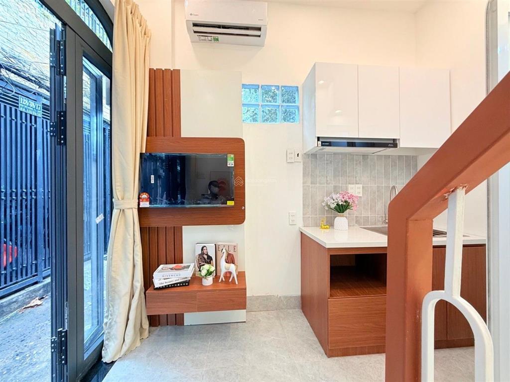 Lê văn duyệt  3 tầng  2pn, 3wc  2 tỷ nhỉnh