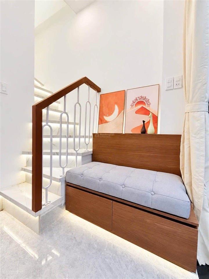 Lê văn duyệt  3 tầng  2pn, 3wc  2 tỷ nhỉnh