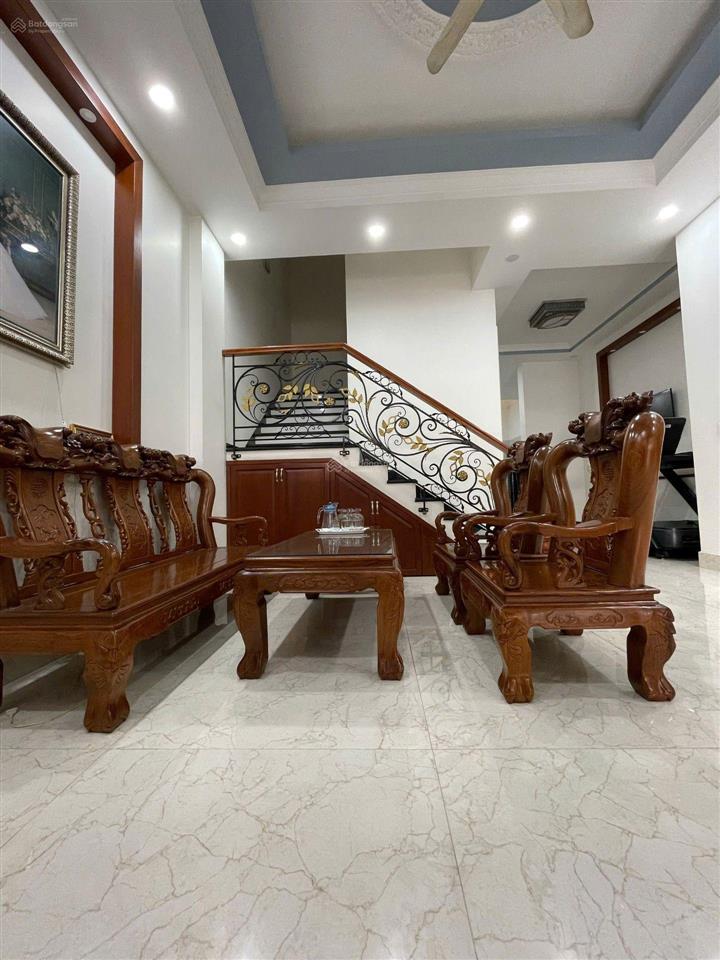 Bán nhà 4 tầng btct thang máy ngang 6m hiếm 120m giá chỉ 8.7 tỷ
chủ cần bán gấp