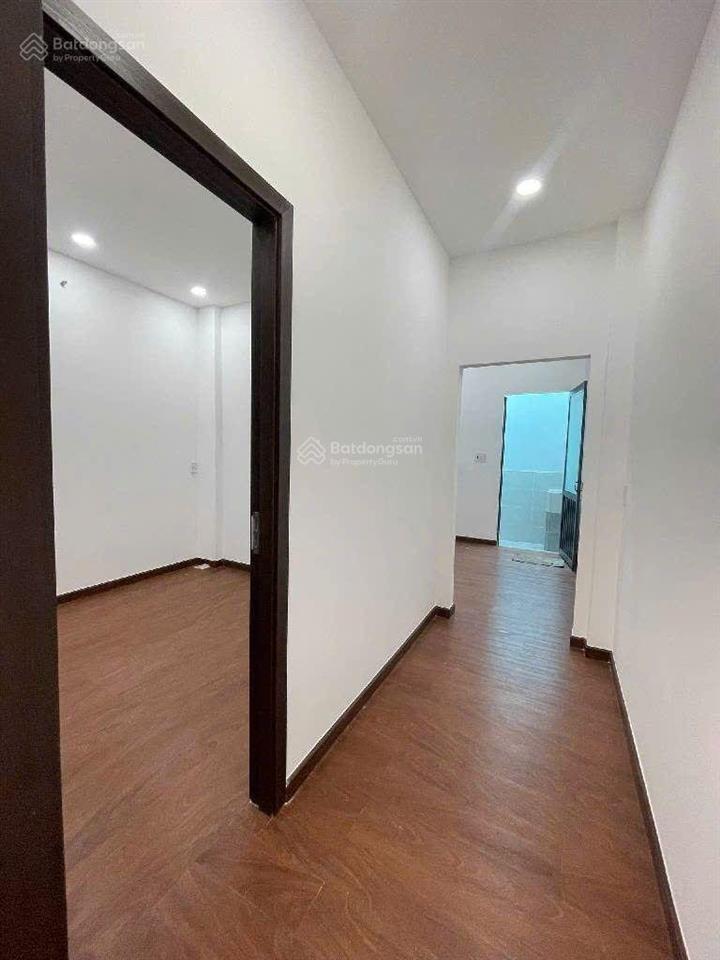 Cần bán gấp nhà mới đẹp gần chợ bình long giáp văn cao