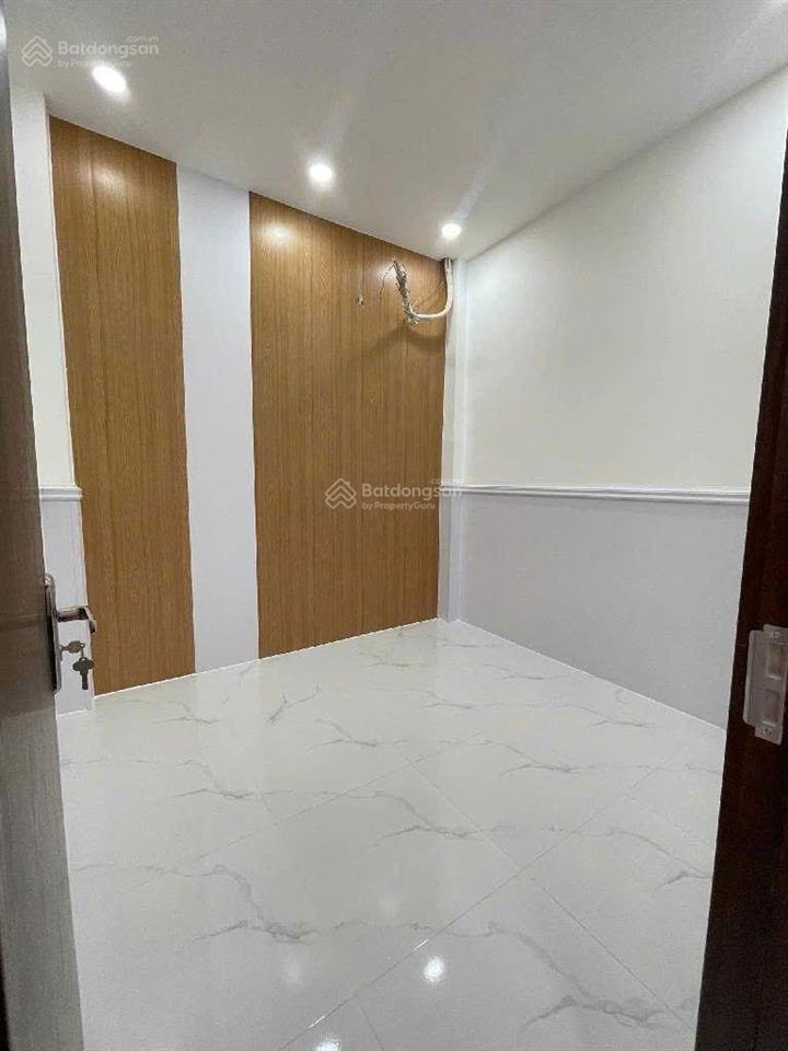 Cần bán gấp nhà mới đẹp gần chợ bình long giáp văn cao