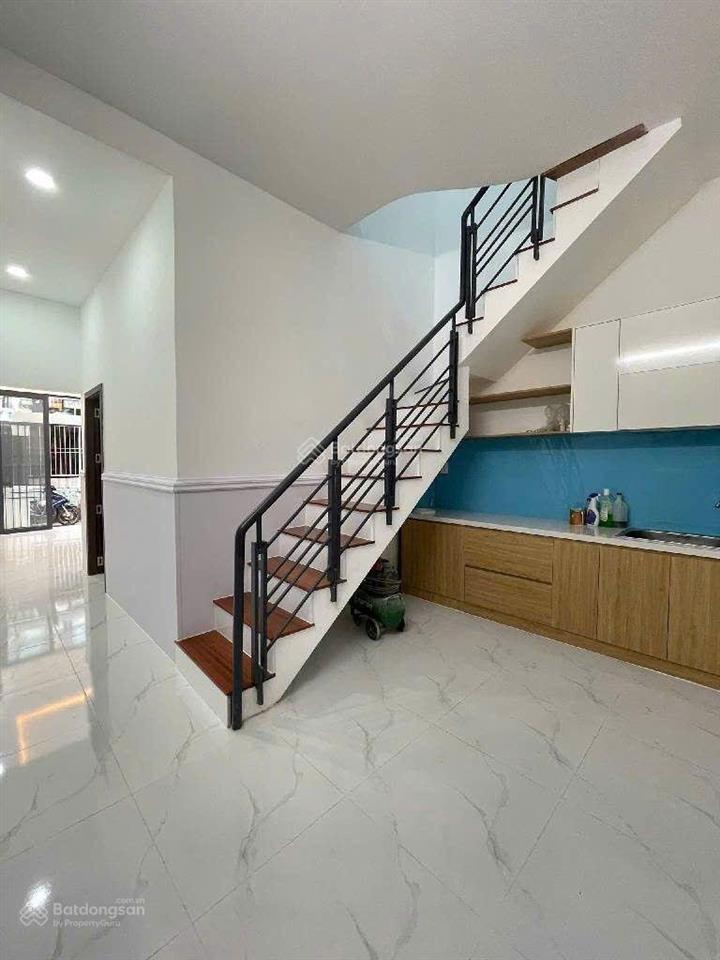 Cần bán gấp nhà mới đẹp gần chợ bình long giáp văn cao