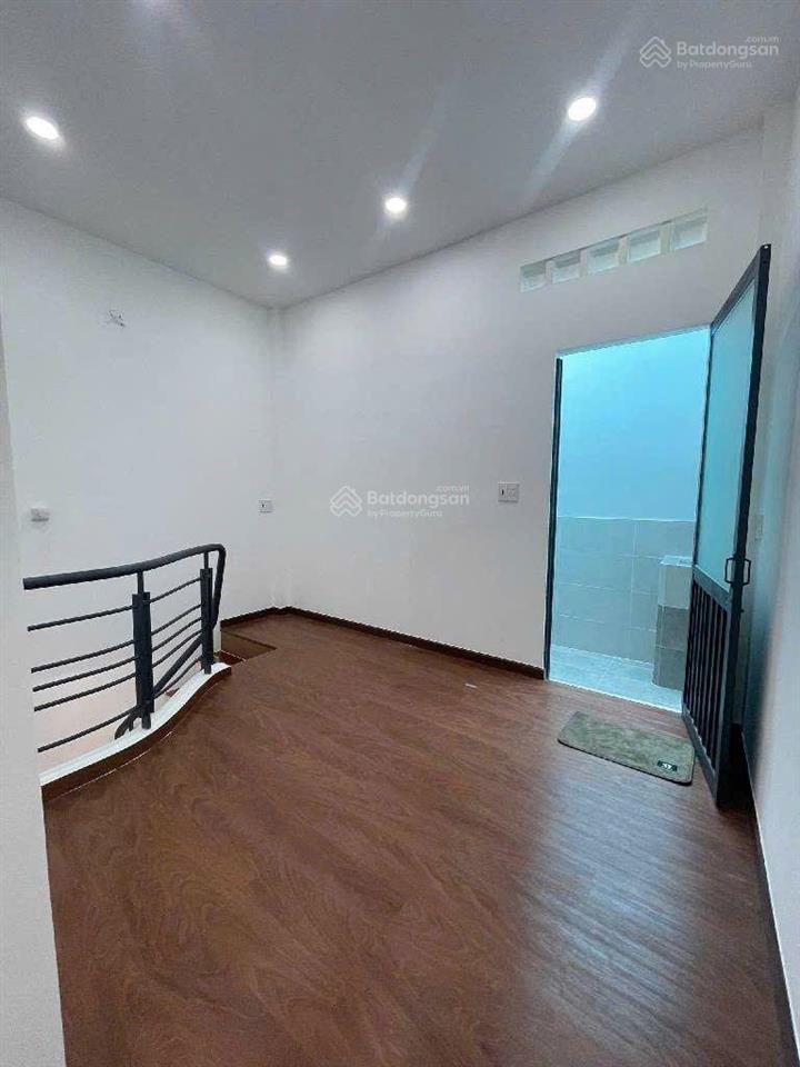 Cần bán gấp nhà mới đẹp gần chợ bình long giáp văn cao