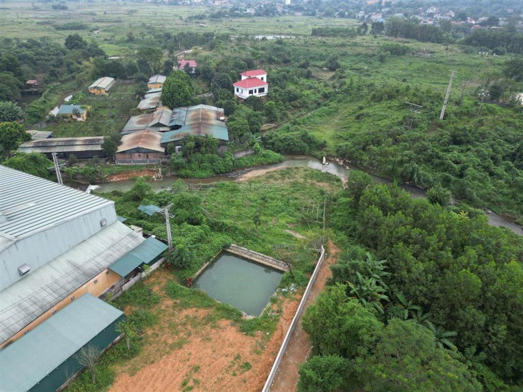 Cần chuyển nhượng để ra chỗ mới