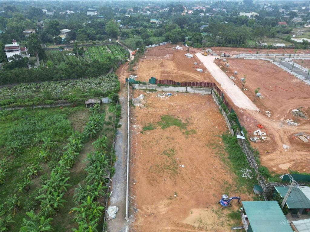 Cần chuyển nhượng để ra chỗ mới