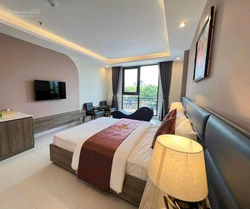 Hoa hậu mai dịch, hà nội, lô góc 3 thoáng, 29 chỗ tránh,7 tầng thang máy,có hầm để xe,dt 1,5 tỷ/năm