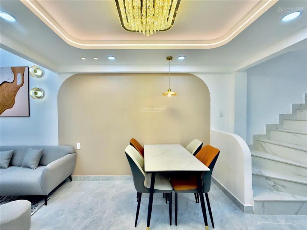 Nhà nguyễn kiệm 1/ xe hơi đỗ cửa  4 tầng hoàn công đủ chỉ 6ty xíu