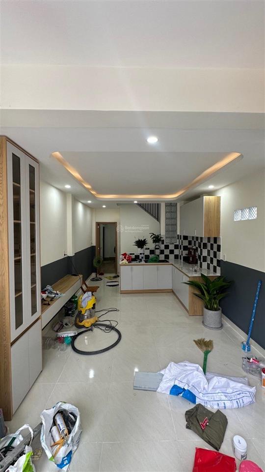 Nhà nguyễn văn công 1/, sát sân bay, đối diện bv 175  42m2 chỉ 5,6 tỷ nhỉnh