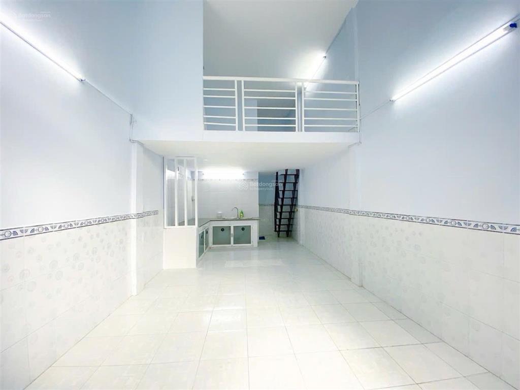 Nhà nguyễn trọng tuyển 1/ sát mặt tiền, 3 tầng btct, sd 70m2, chỉ hơn 4 tỷ nhỉnh. sẵn dòng tiền
