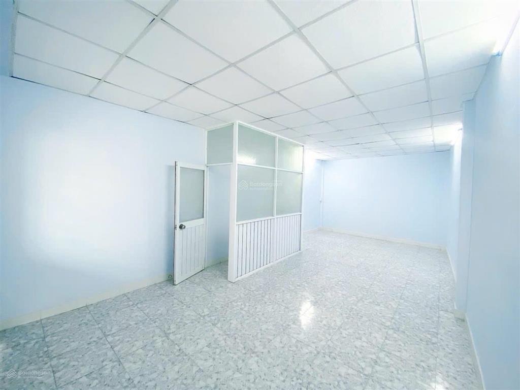 Nhà nguyễn trọng tuyển 1/ sát mặt tiền, 3 tầng btct, sd 70m2, chỉ hơn 4 tỷ nhỉnh. sẵn dòng tiền