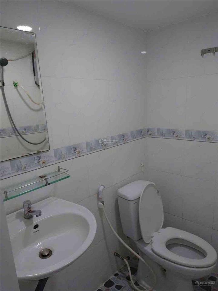 Nhỉnh 2 tỷ có nhà ngay khu ẩm thực phan xích long  15m2 2 tầng  hẻm xe hơi 15m sẵn dòng tiền