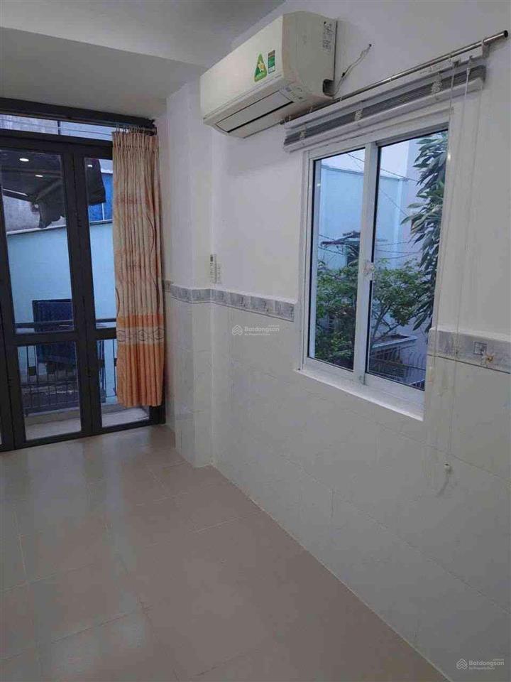 Nhỉnh 2 tỷ có nhà ngay khu ẩm thực phan xích long  15m2 2 tầng  hẻm xe hơi 15m sẵn dòng tiền