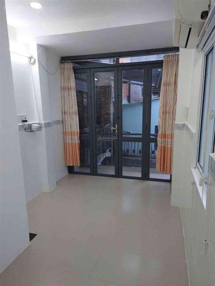 Nhỉnh 2 tỷ có nhà ngay khu ẩm thực phan xích long  15m2 2 tầng  hẻm xe hơi 15m sẵn dòng tiền