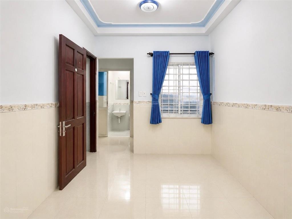 Ngay hoàng văn thụ  50m ra mặt tiền  4 tầng sân thượng btct hoàn công đủ  sd 80m2  3,8 tỷ