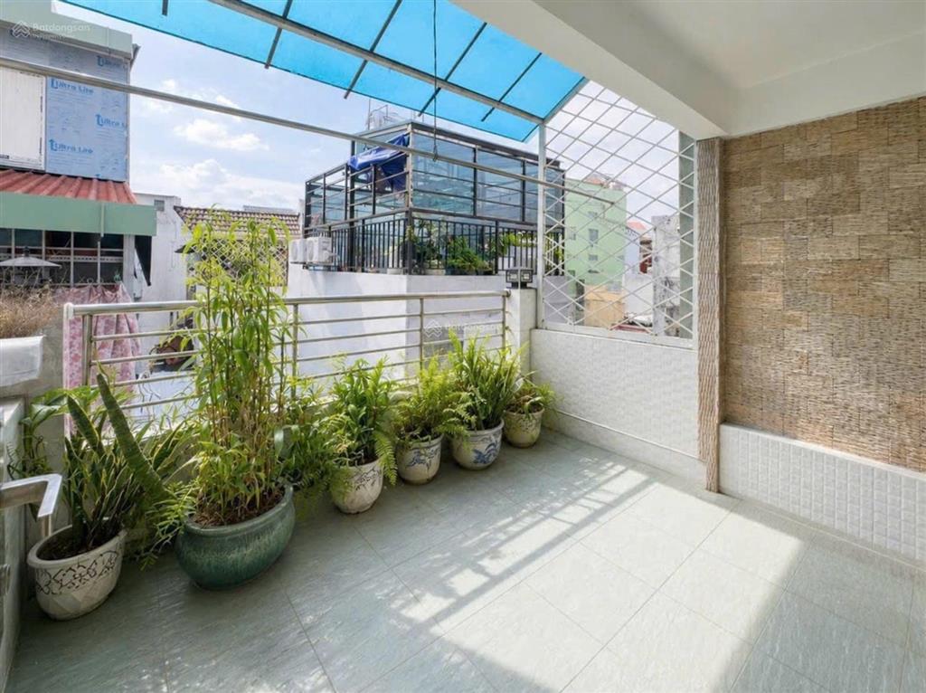 Ngay hoàng văn thụ  50m ra mặt tiền  4 tầng sân thượng btct hoàn công đủ  sd 80m2  3,8 tỷ