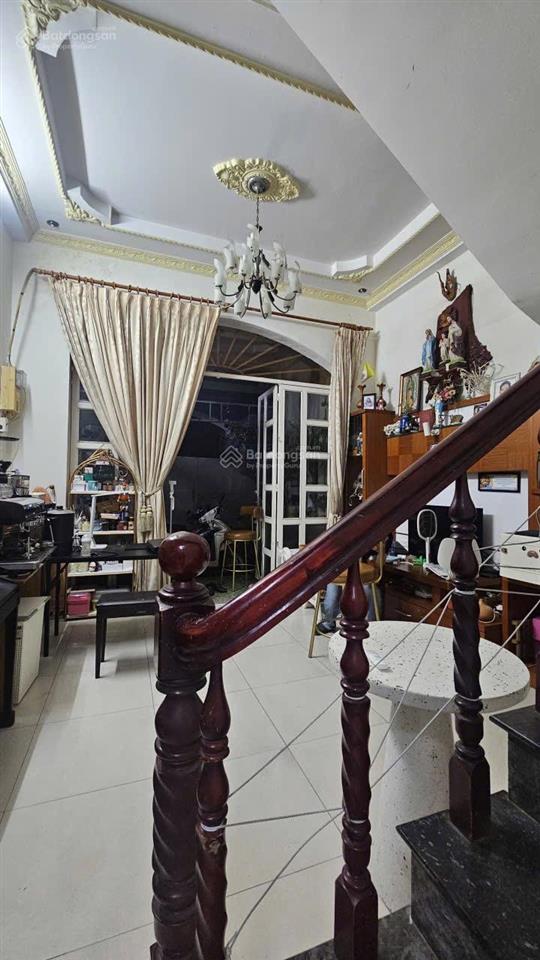 Nhà phạm văn bạch  2 tầng btct  shr vuông vức  hoàn công đủ  40m2 chỉ 3,75 tỷ