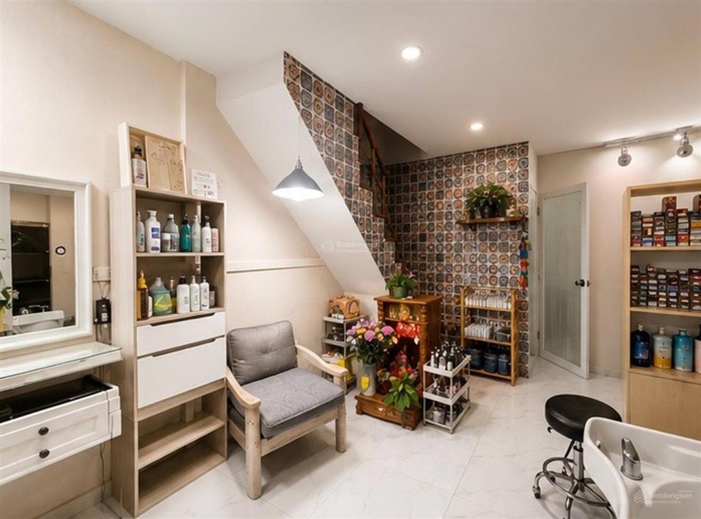 Mặt tiền nguyễn lâm sát chợ bà chiểu  sẵn dòng tiền 22m2 2 tầng chỉ nhỉnh 4 tỷ